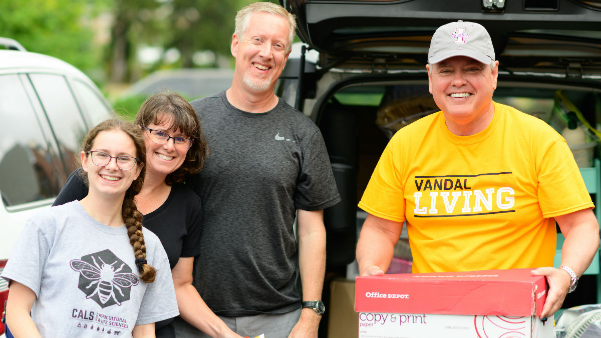 President Green and Family on Vandal move in day.