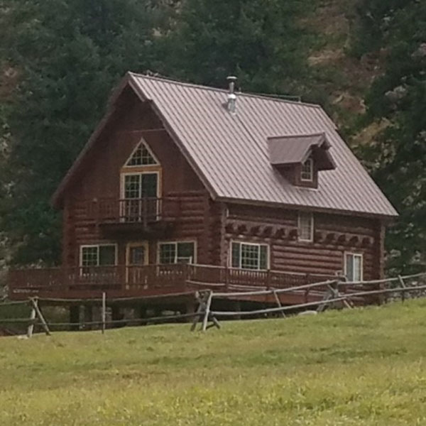 An image of the DeVlieg cabin at Taylor Wilderness Research Station.