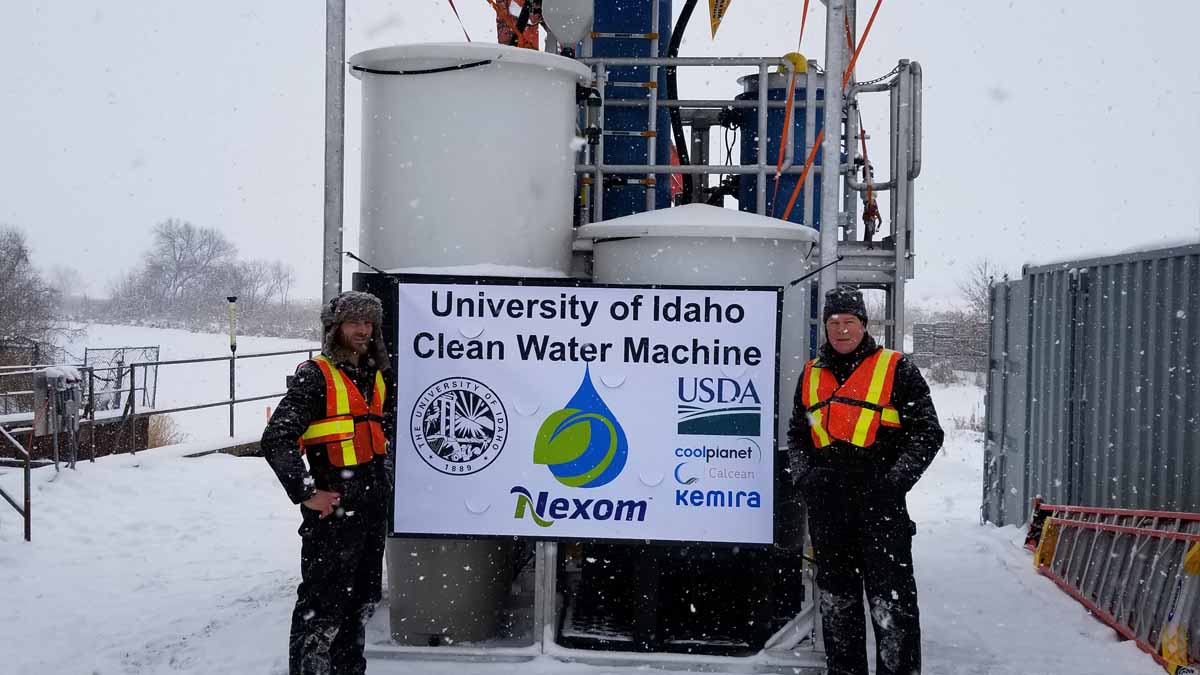 Martin Baker and Greg Moller standing on each side of their Clean Water Machine