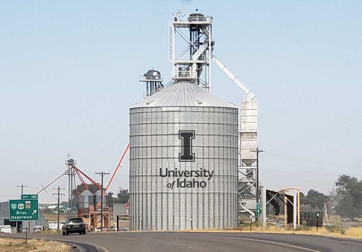An artistic rendering of the grain bin at Sixth Street and Jackson Street in Moscow; it says Welcome To Moscow, Home of the Vandals.