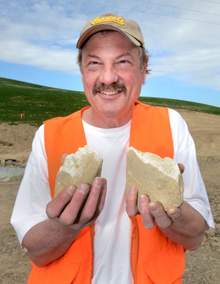Lee sappington holding mammoth bones
