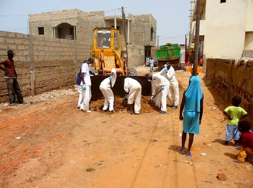 Removing contaminated soil in Senegal