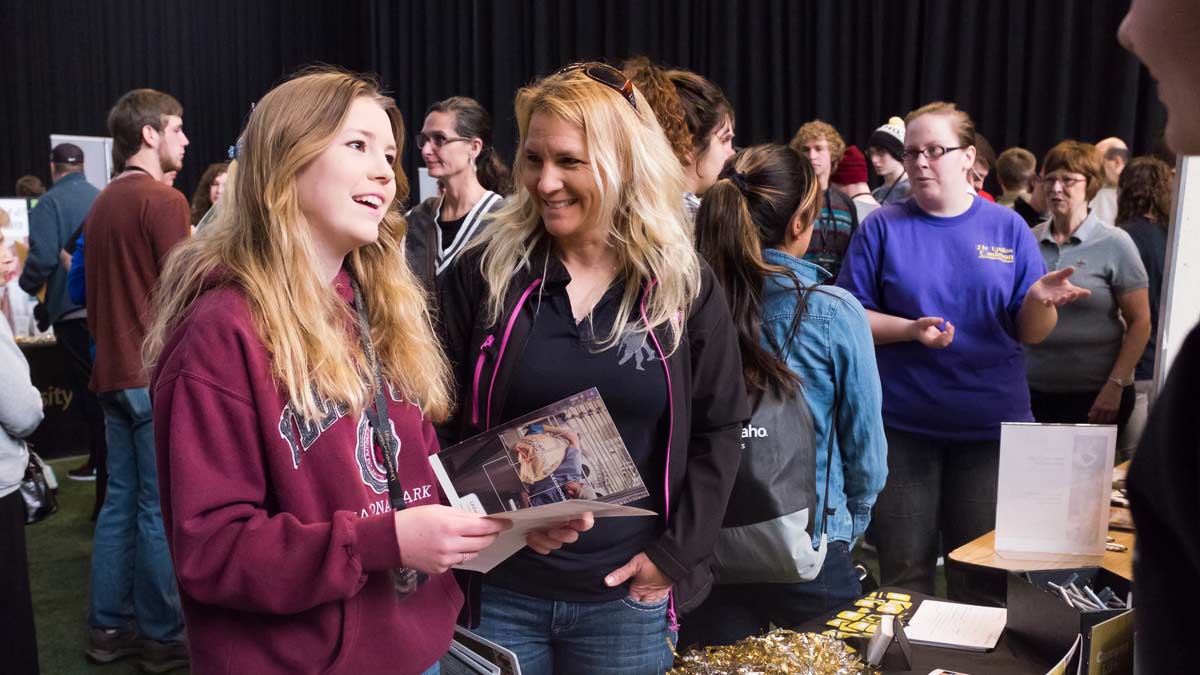 A mother and her daughter attend orientation events at the University of Idaho