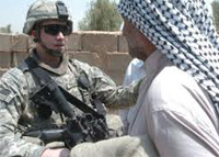 Brian Gilbert with an Iraqi citizen
