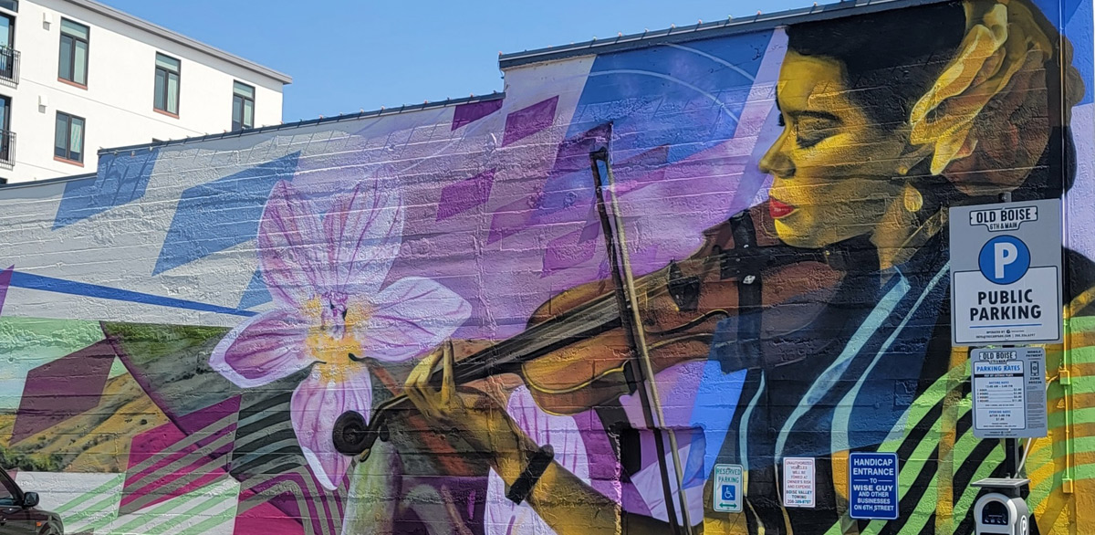 Mural artist Hawk Sahlein painted the mural based on a picture by photographer Gregg Mizuta from Ellie Shaw playing at a charity event in 2016.