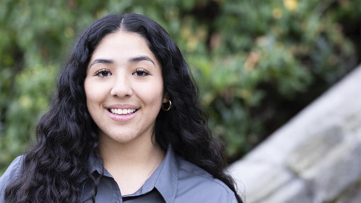 A headshot of a young women.