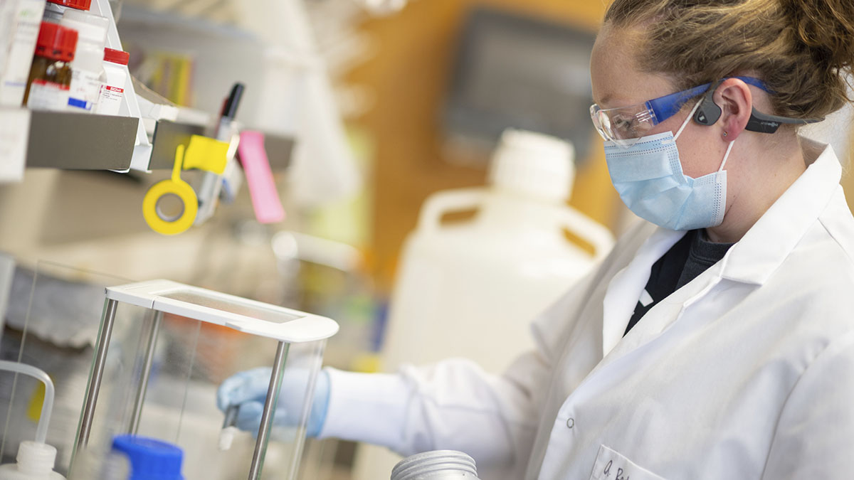 Women in a laboratory