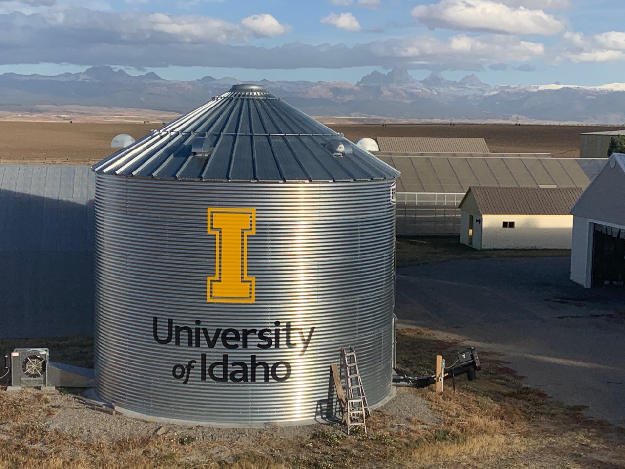 Grain bin with the text "University of Idaho" located in Newdale, Idaho.