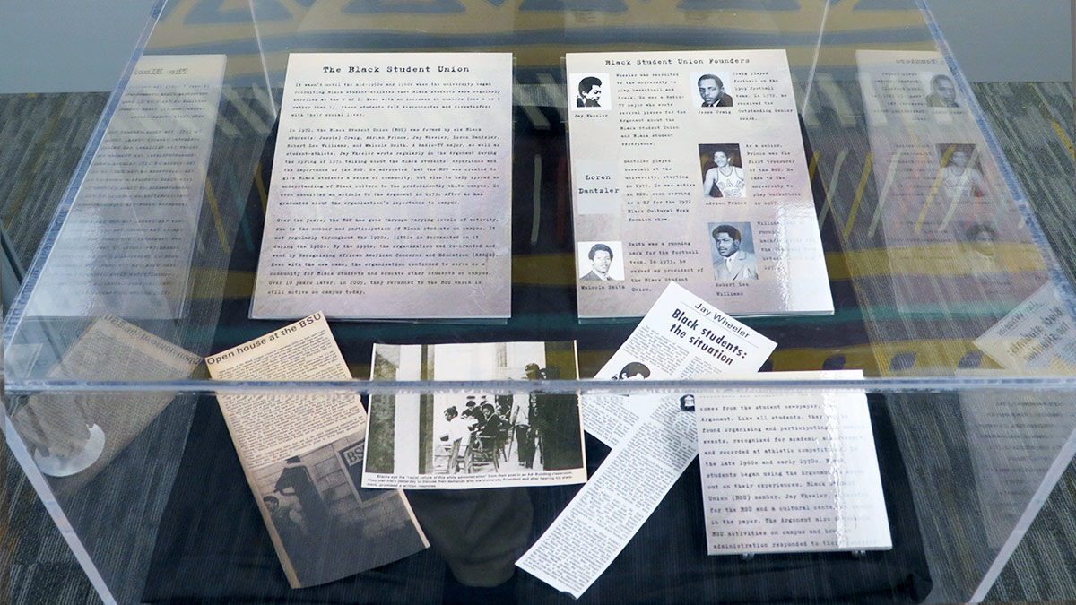 exhibit case of black articles