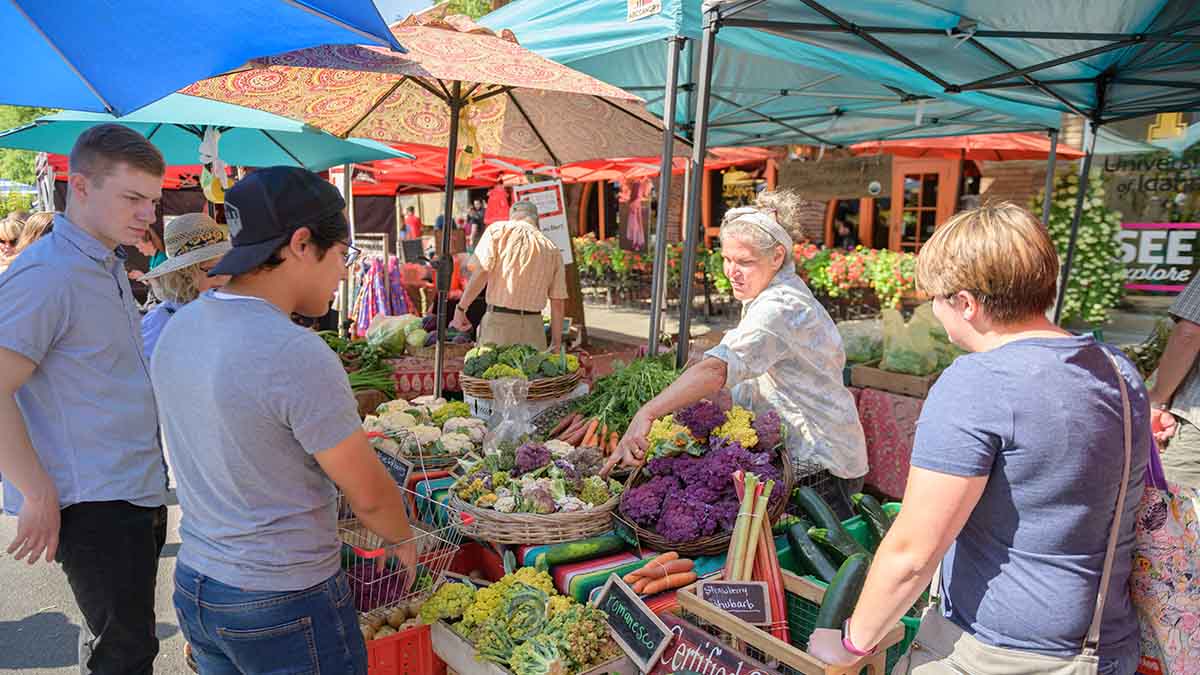 Men and women enjoying the farmers' market.