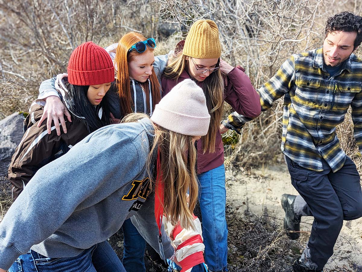 Idaho WWAMI students help a volunteer victim during a medical simulation.