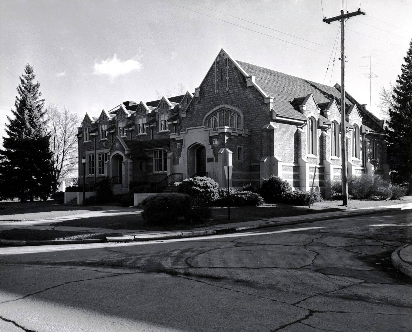 A black and white image of the Church of Jesus Christ of Latter-day Saints Institute of Religion