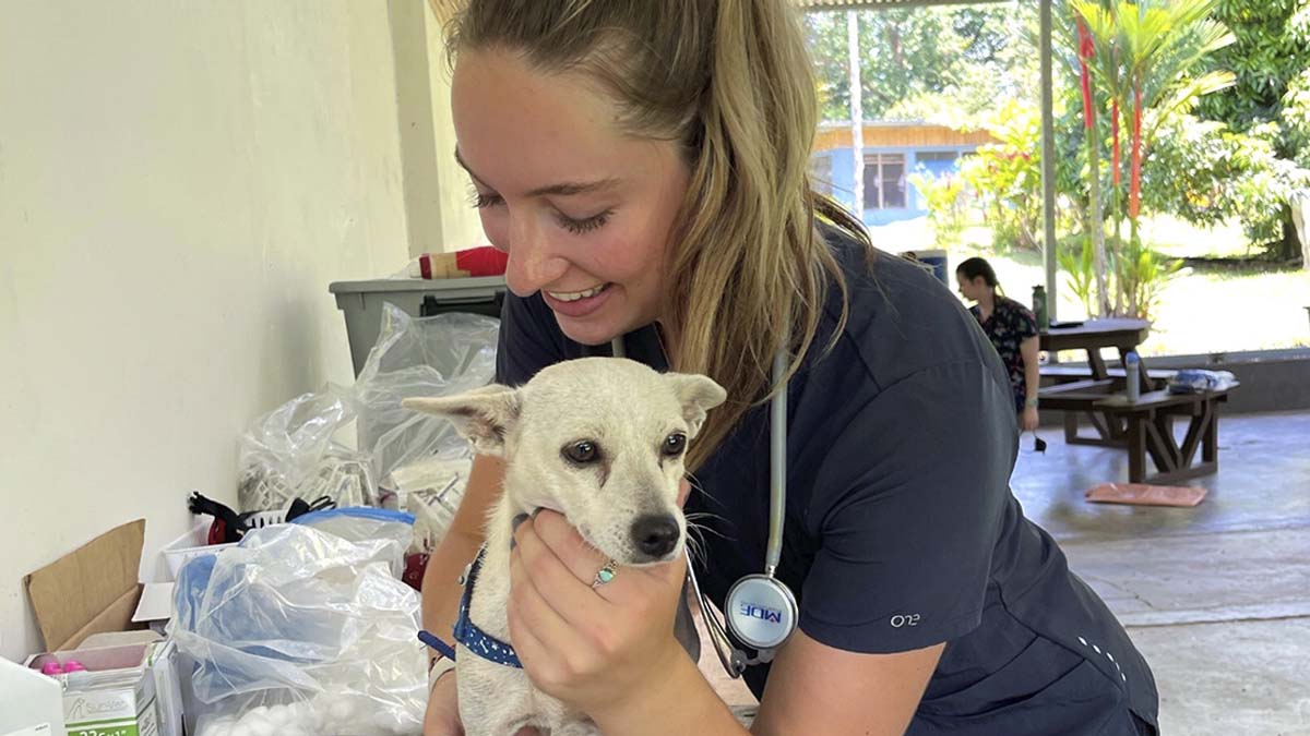 Saige Grundman spent 10 days in Costa Rica gaining hands-on experience in veterinary medicine.