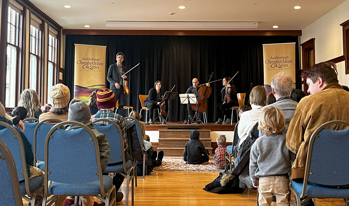 Small concert at 1912 center