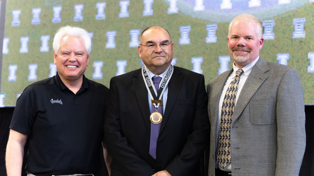 Armando McDonald, a Professor of Forest and Sustainable Products, received the University Distinguished Faculty Award at the 2023 Excellence Awards Program. 