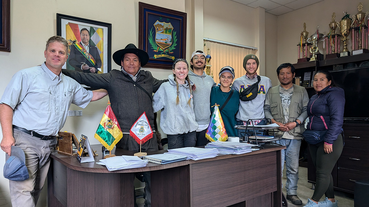 Engineering students post with the mayor of Potreros.