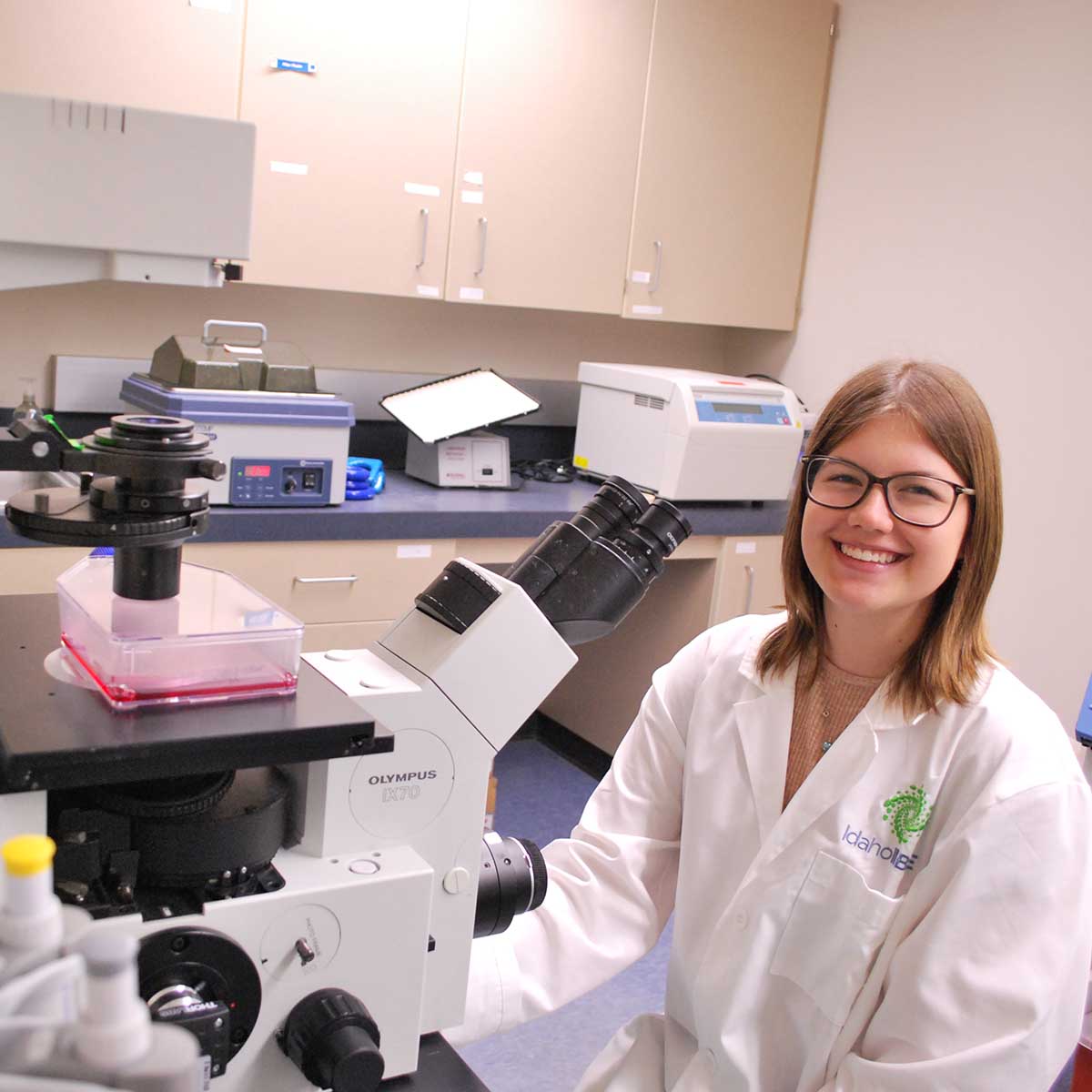 Julia Palmer working in a lab